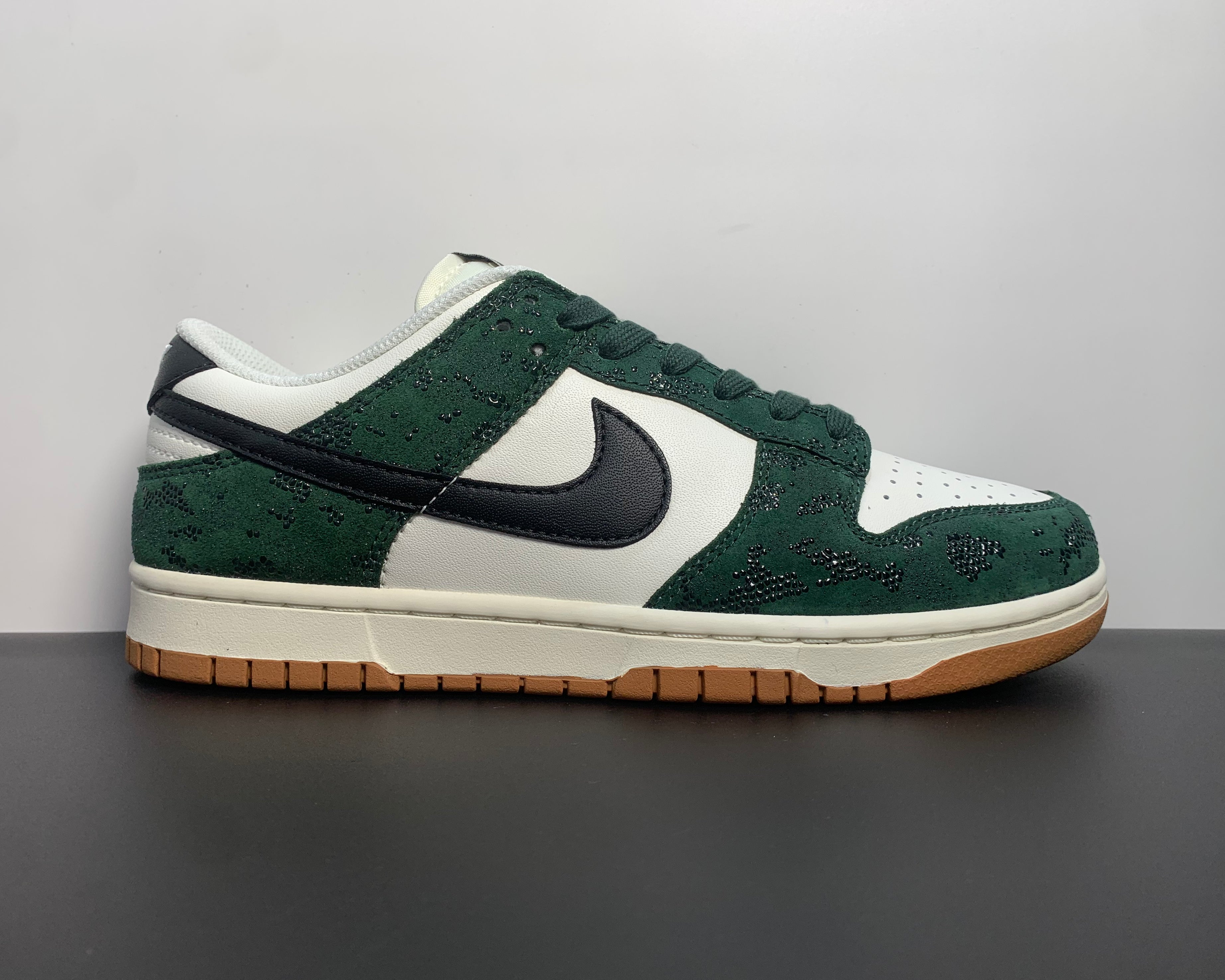 Dunk Low "Green Snake"