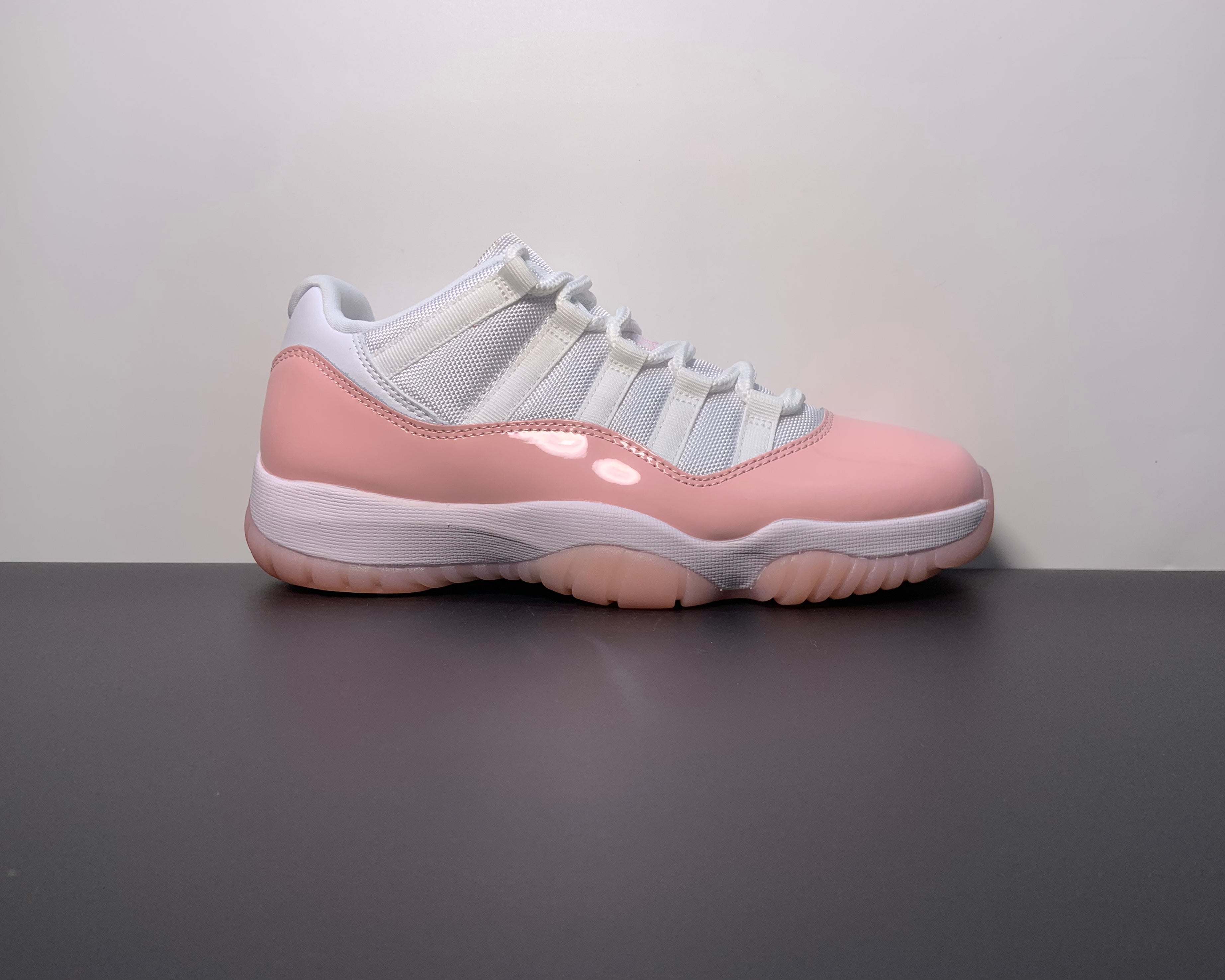 Air Jordan 11 Retro Low "Legend Pink"