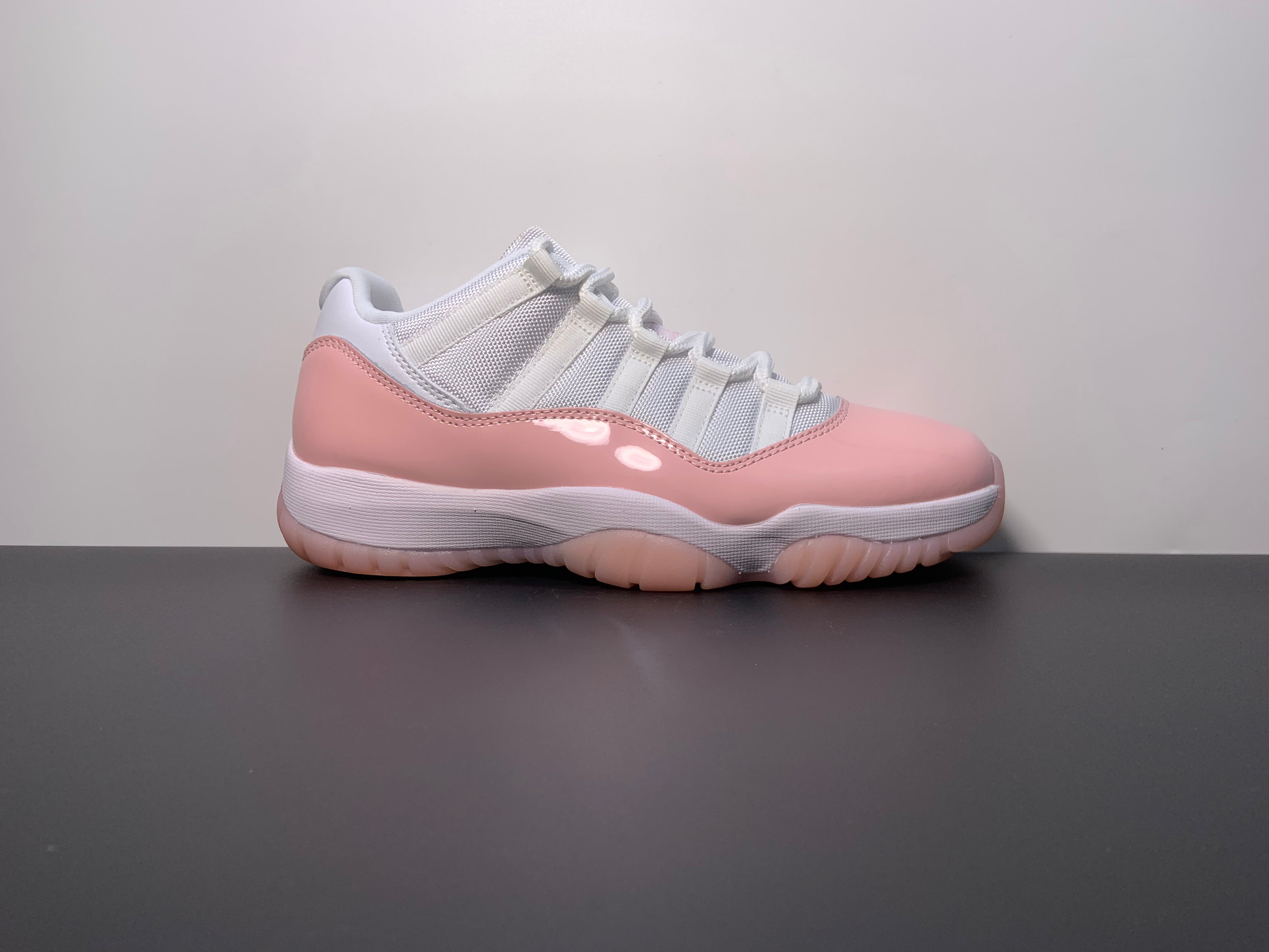 Air Jordan 11 Retro Low "Legend Pink"