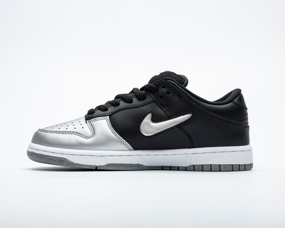 Dunk SB/Supreme Low x Metallic Silver