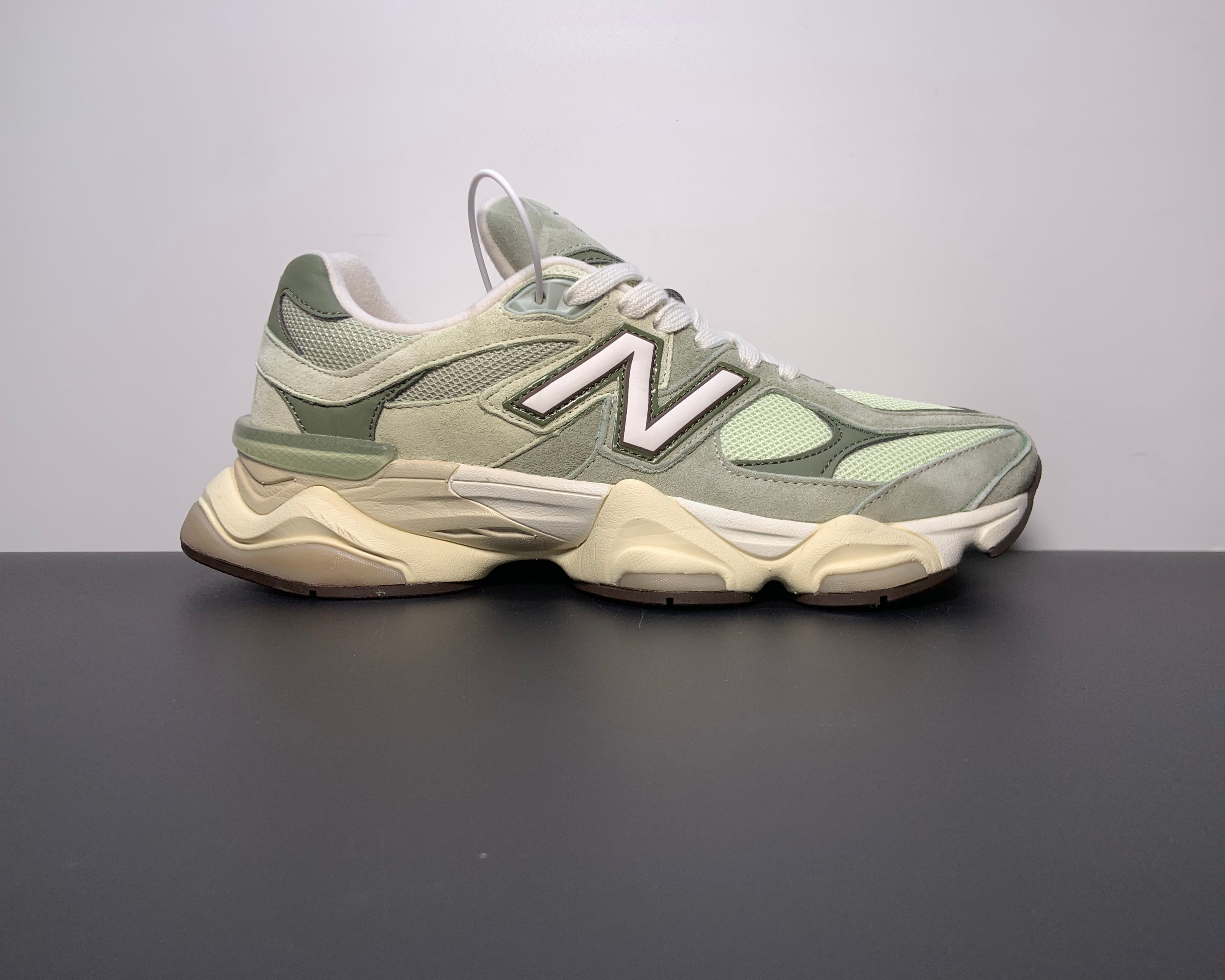 New Balance 9060 "Olivine"