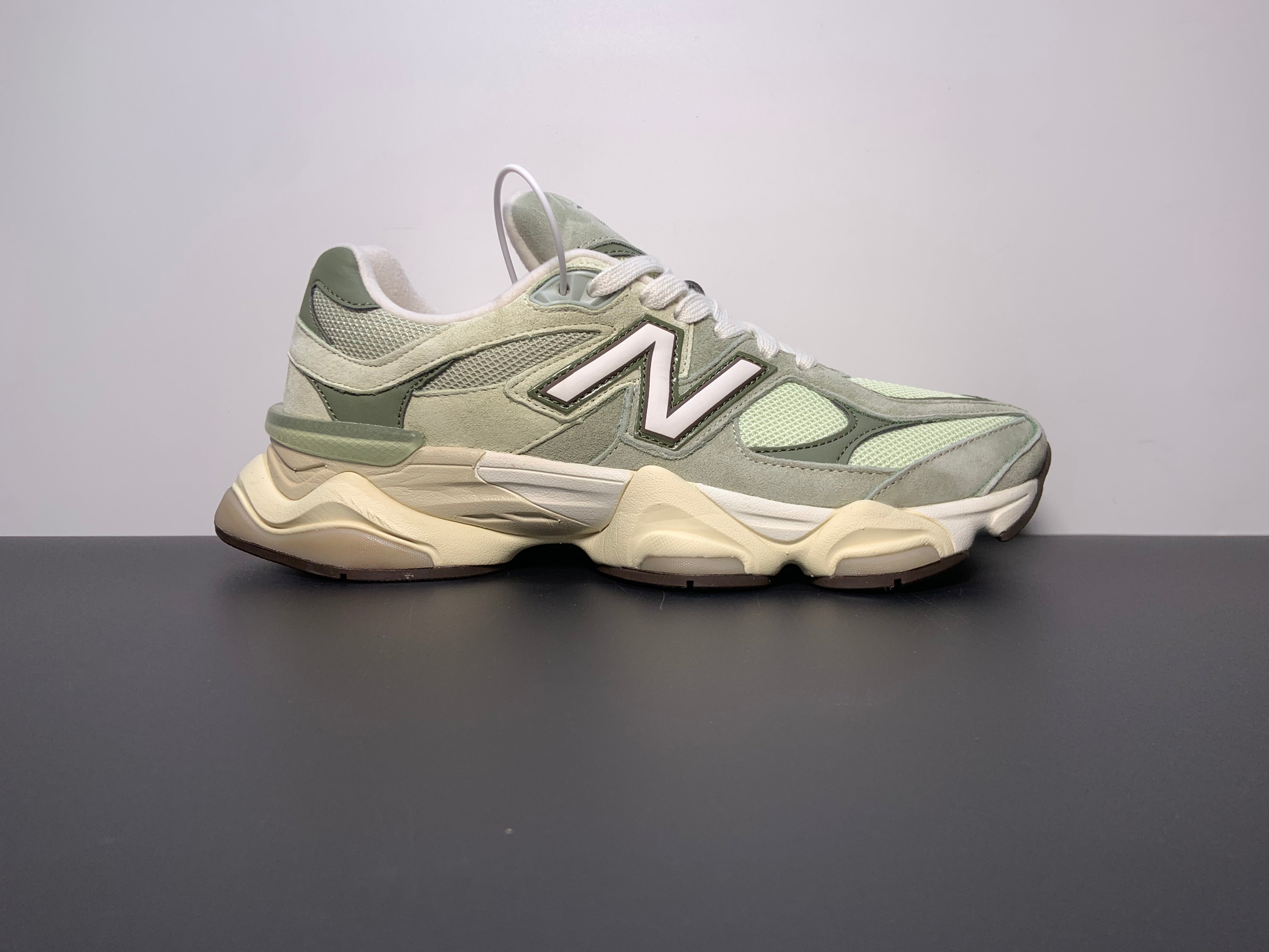 New Balance 9060 "Olivine"