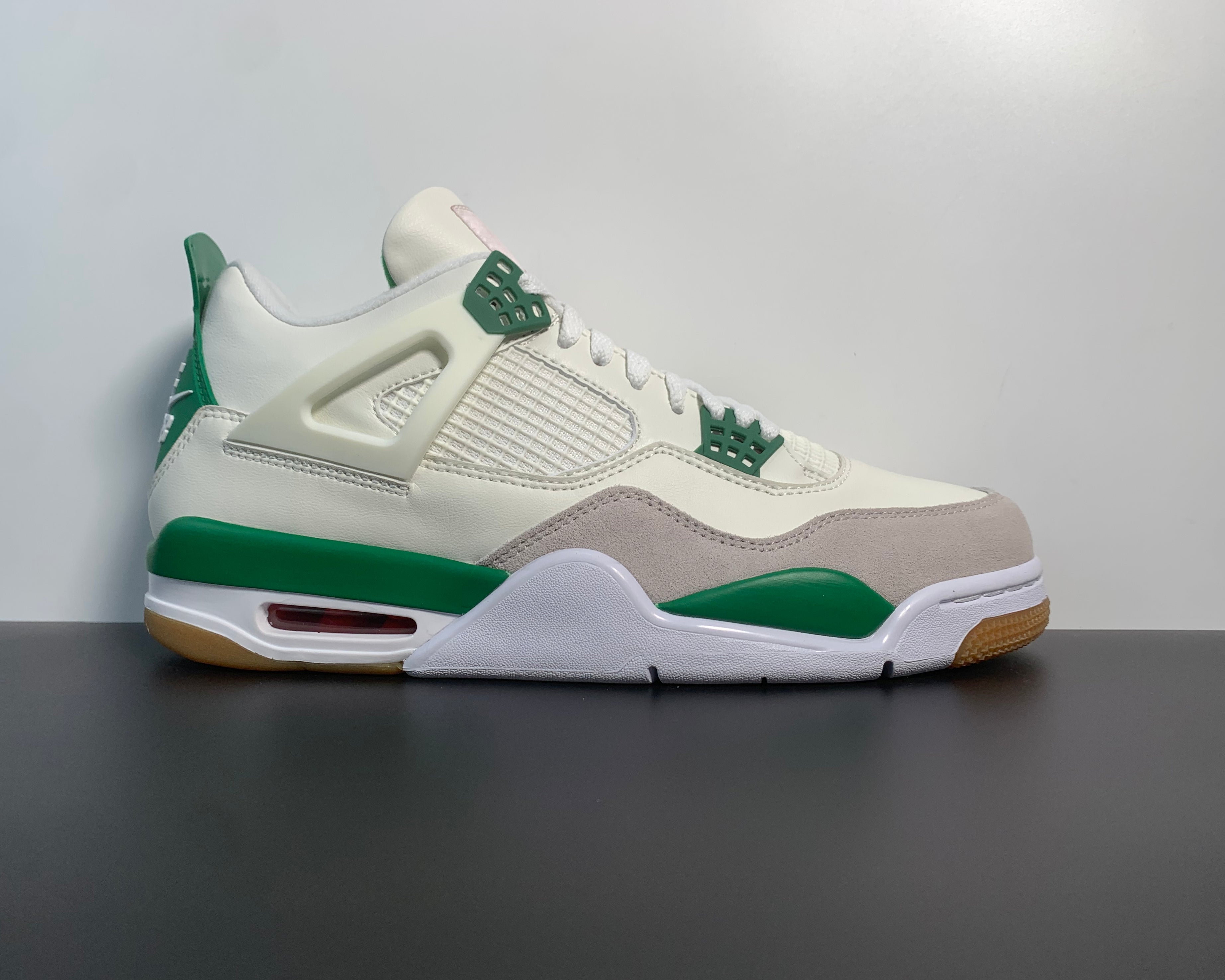 Air Jordan 4 x Nike SB “Verde pino”