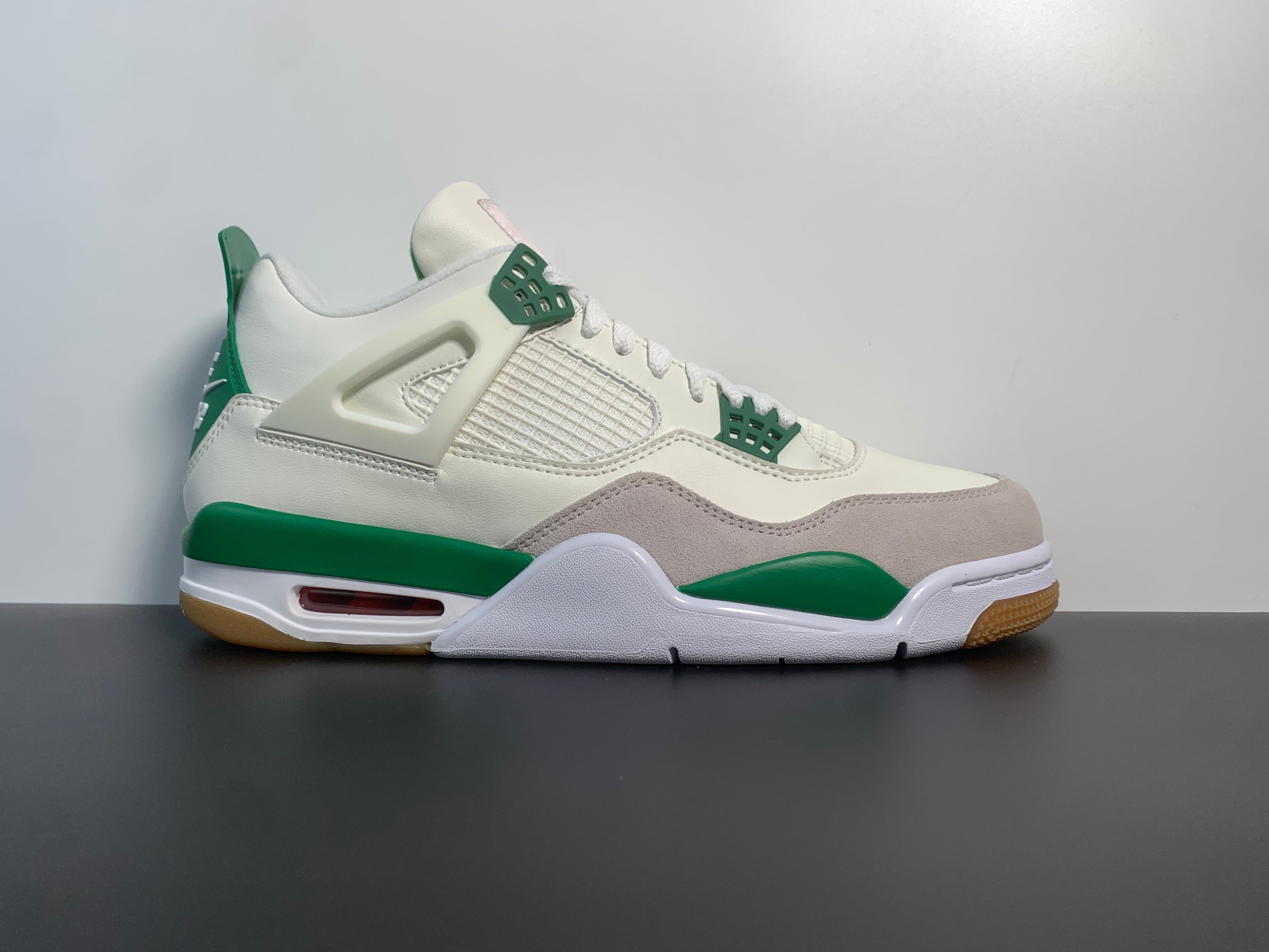 Air Jordan 4 x Nike SB “Verde pino”